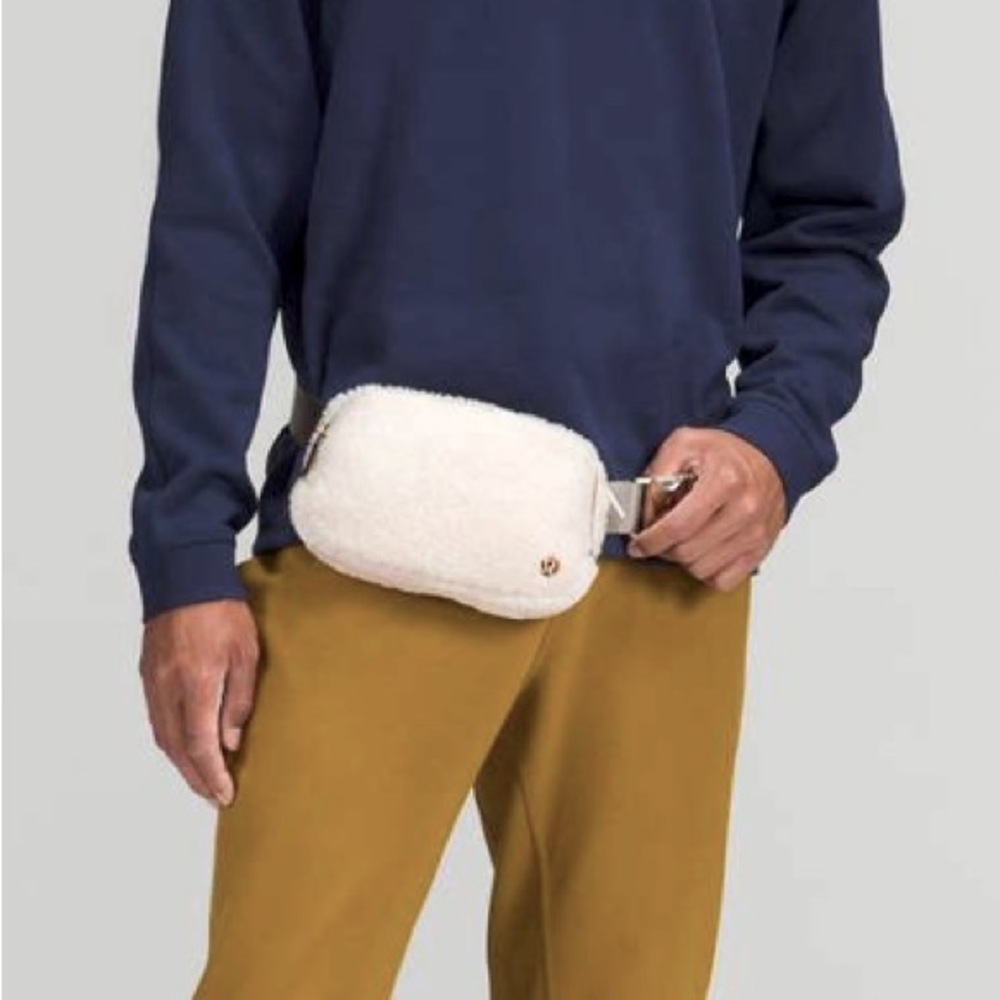 LULULEMON Everywhere Fleece Belt Bag 1L in Light Ivory